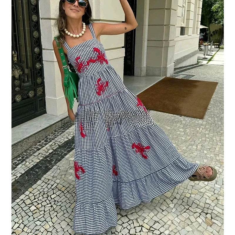 เดรสทรงเอไลน์ลายสก็อตแบบพองๆ แต่งระบาย ปักลายแบบล็อบสเตอร์  ทรงยาว เอวสูง เหมาะสำหรับใส่ไปทำงาน สไตล์วินเทจสำหรับผู้หญิง