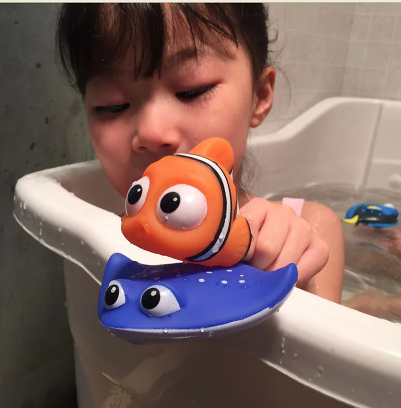 4PCS/Lot Kids Nemo Bath Toys Soft Rubber Floating Water Spray Bathing Dolls   for Children