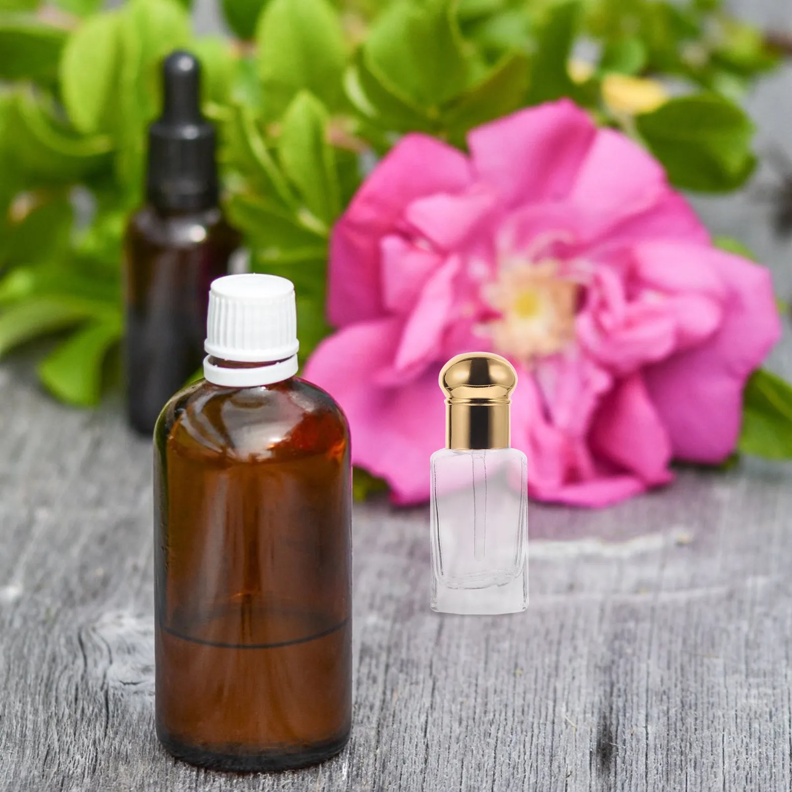 

4Pcs Essential Oil Bottle Mini Glass Refillable Dropper Bottles Leak Proof Portable for Travel Skincare Essential Oil Bottle