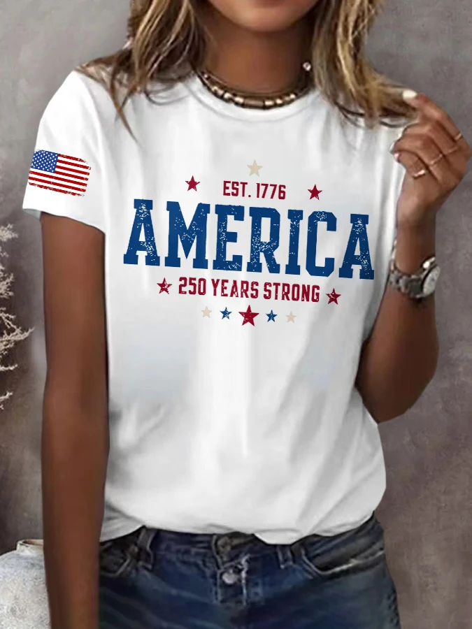 Retro America 250 Years Strong Est 1776 Patriotic USA 250th Anniversary Print T-Shirt Women