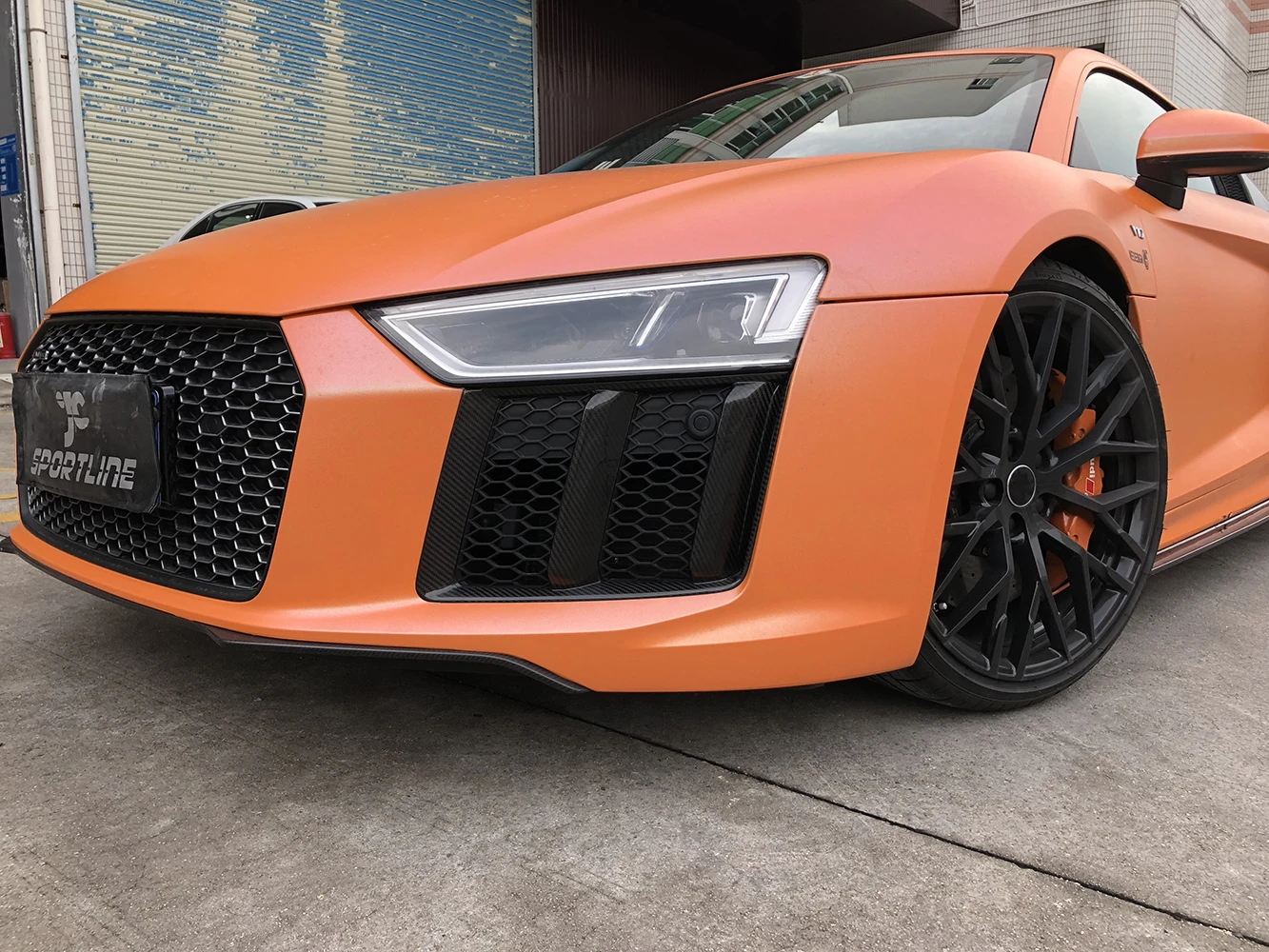 Stick-on Dry Carbon Fiber Front Bumper Fog Grill Vents Cover Side Air Vents For Audi R8 V10 Plus Coupe 2-Door 16-18