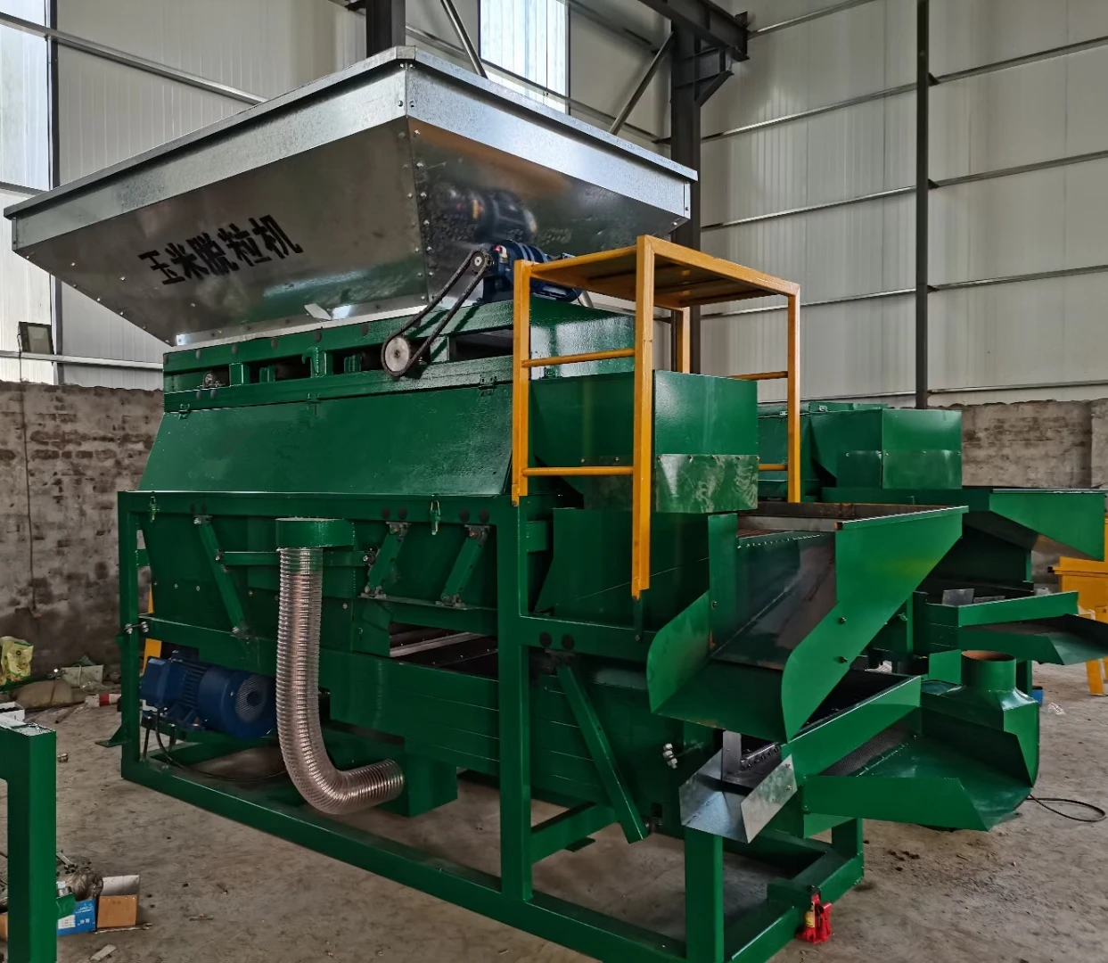 Husk Shelled Corn Thresher Agricultural Machinery & Supplies view 3