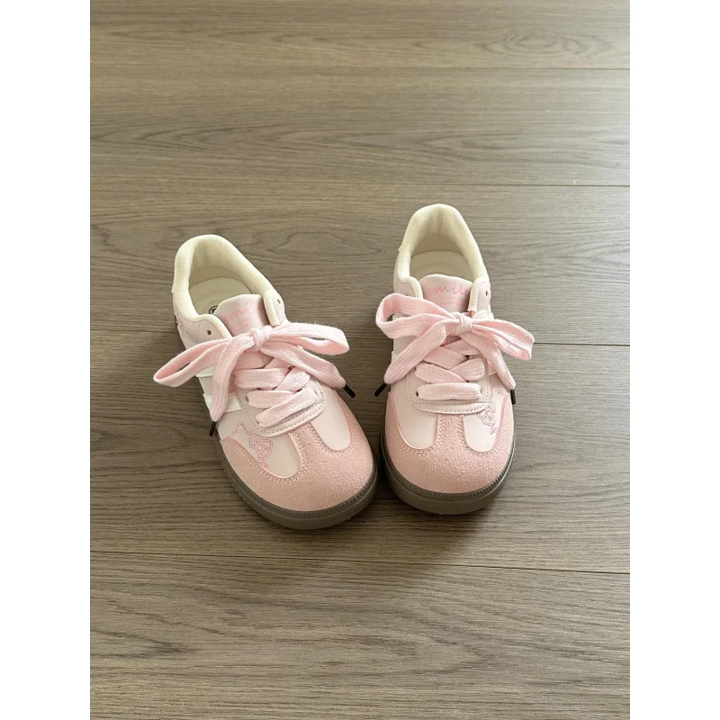 أحذية رياضية هالو كيتي أحذية رياضية لطيفة ومريحة على طراز Y2K باللون الوردي ونعل سميك ومطرزة للتدريب الألماني كاجوال بتصميم كلاسيكي للفتيات