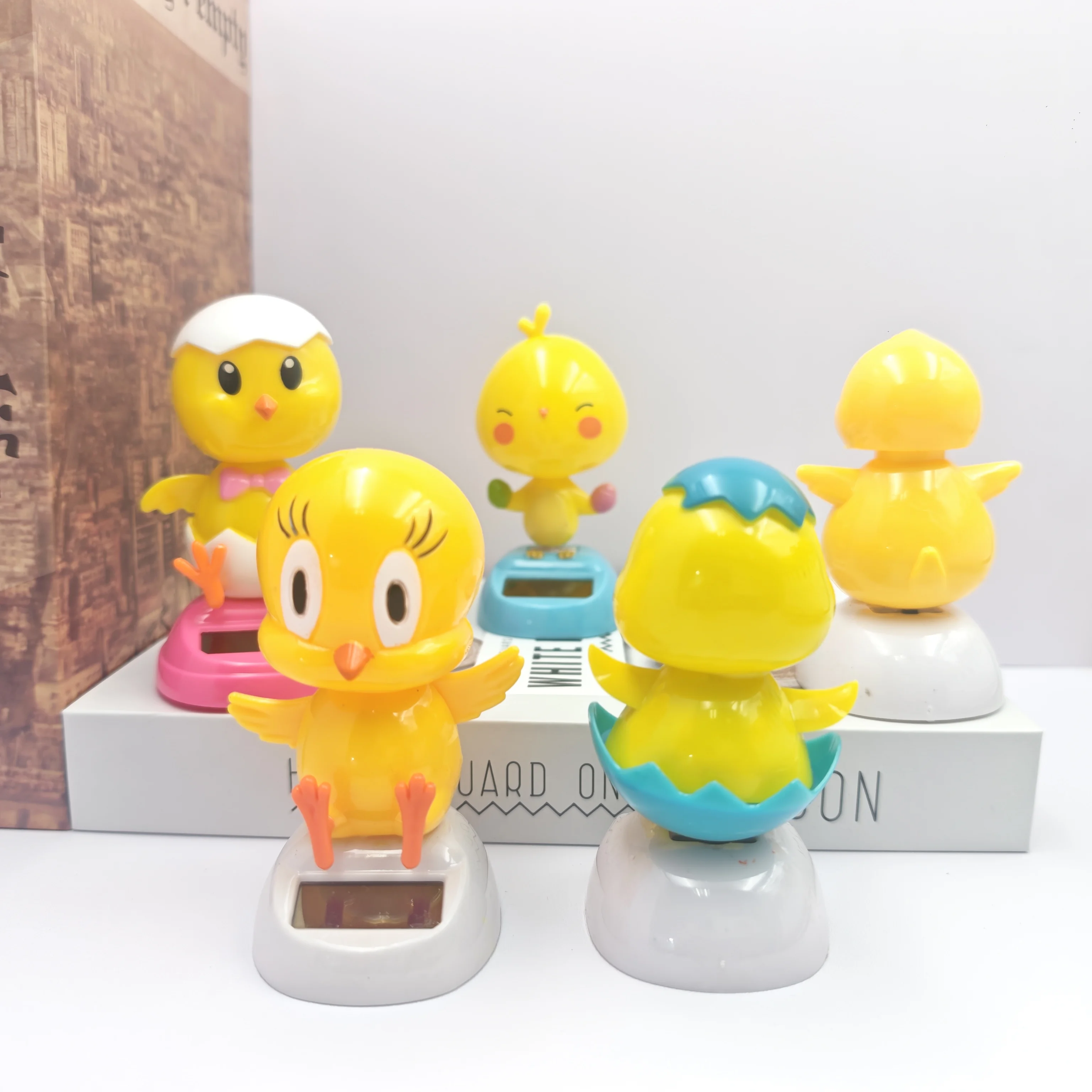 Interesting Cartoon Chicken Car Ornaments, Nodding Chicken Doll Decorations, Car Interior Decorations, Car Dashboard Decorations, Home Decor Ornaments