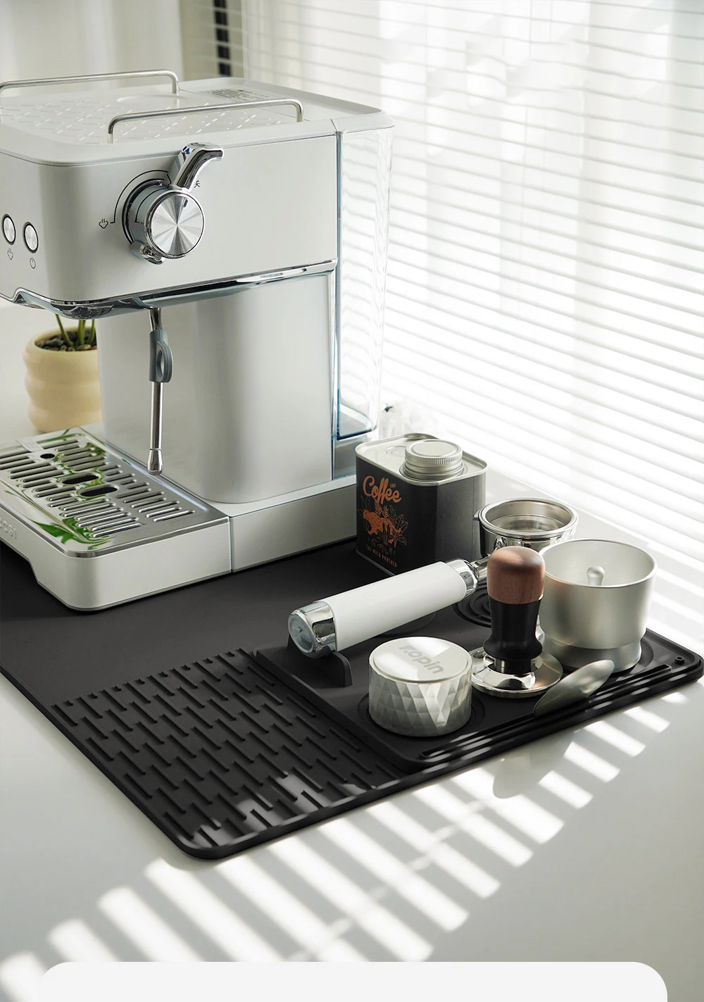 OANKR 2-teiliges Set 39x58cm Kaffeemaschinen-Unterlage und 25x20cm Espresso-Tampermatte, Rutschfeste Matte für Küche Bar Theke Abtropfschale – Detail 8