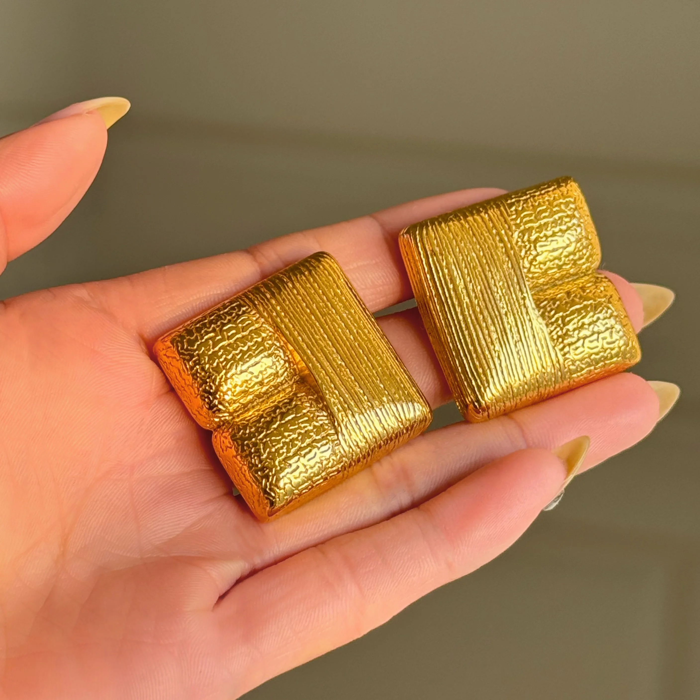 

DASEIN 18k Gold Plated Hypoallergenic Vintage Square Medieval Court Bread Earrings High Quality Stainless Steel Women Jewelry