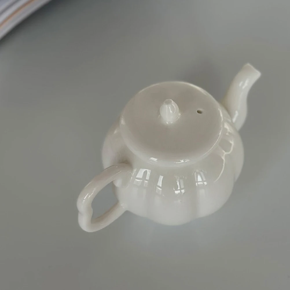 

Миниатюрный керамический чайник с дизайном тыквы, украшение для рабочего стола, маленький чайник, украшение для дома, офиса, декор для чайной комнаты, мини-чайник