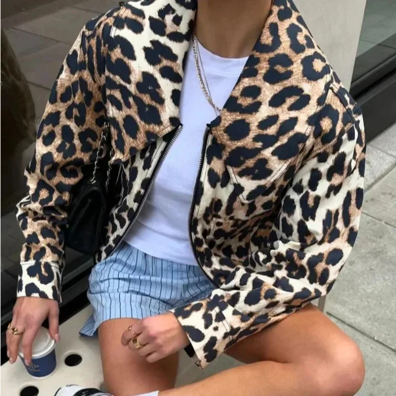 Vintage Leopard Print Bomber Jacket Women Elegant Lapel Long Sleeves Zipper Pockets Lady Coat 2024 Autumn High Street Streetwear