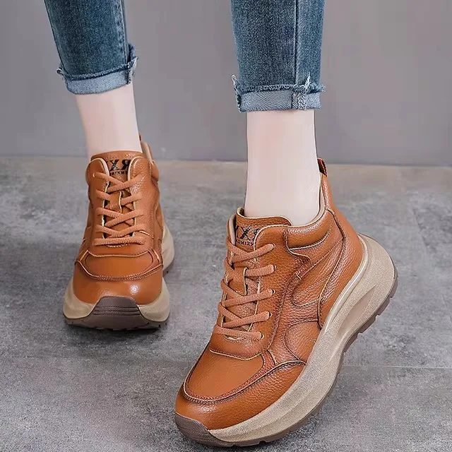 

Women's Fleece Lined Genuine Leather Sporty Dad Shoes Thick Bottomed Warm Versatile round Toe Flat Heel Fashion Boots