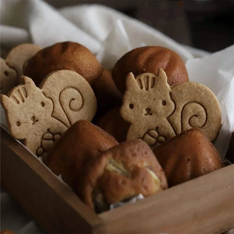 Cartoon Squirrel Chestnut Pattern Biscuit Mould Christmas Chestnuts Pine Cones Fondant Cookie Cutter Baking Tool
