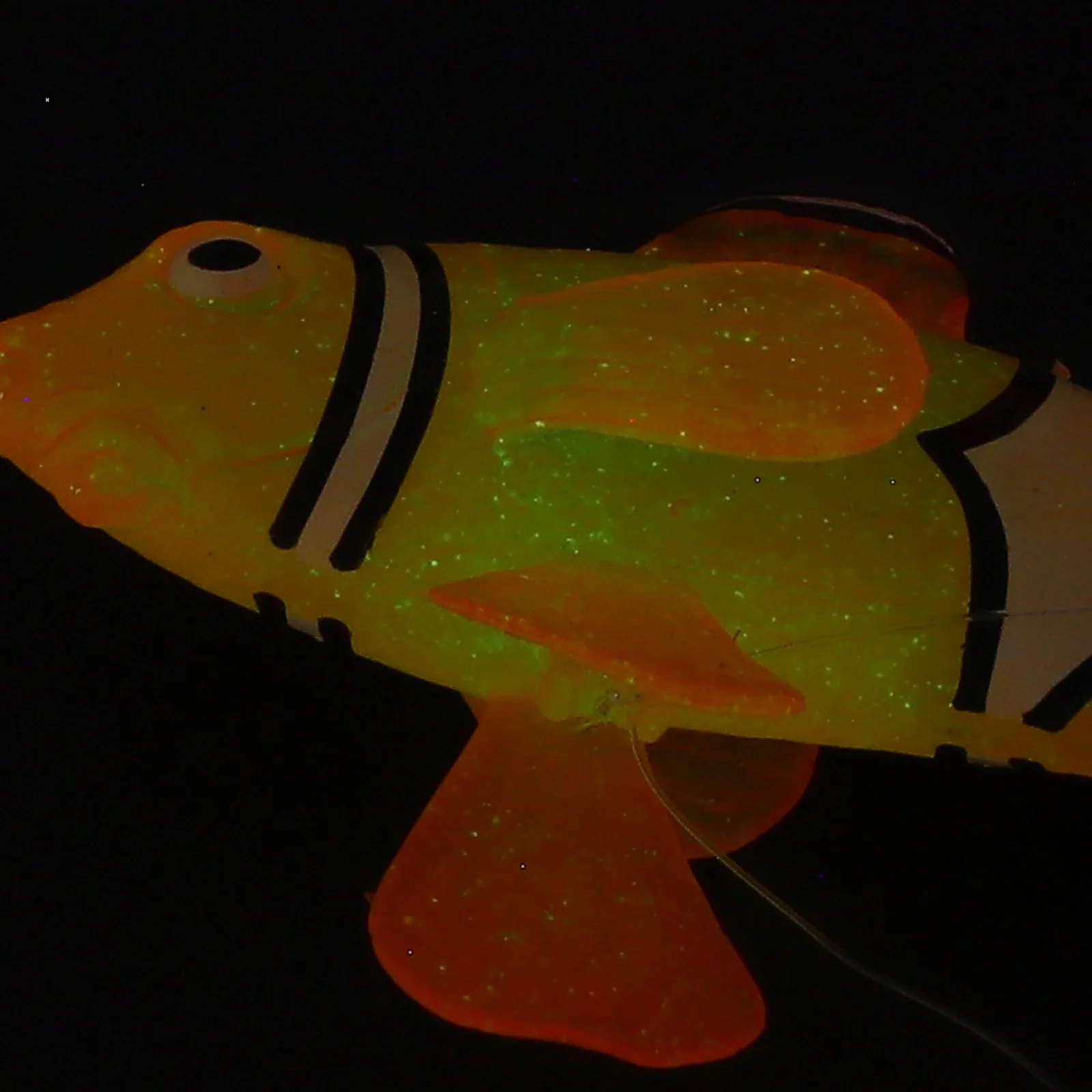 

Kisangel Glowing Fish Tank Decor Aquarium Silicone Ornament Model Light Up