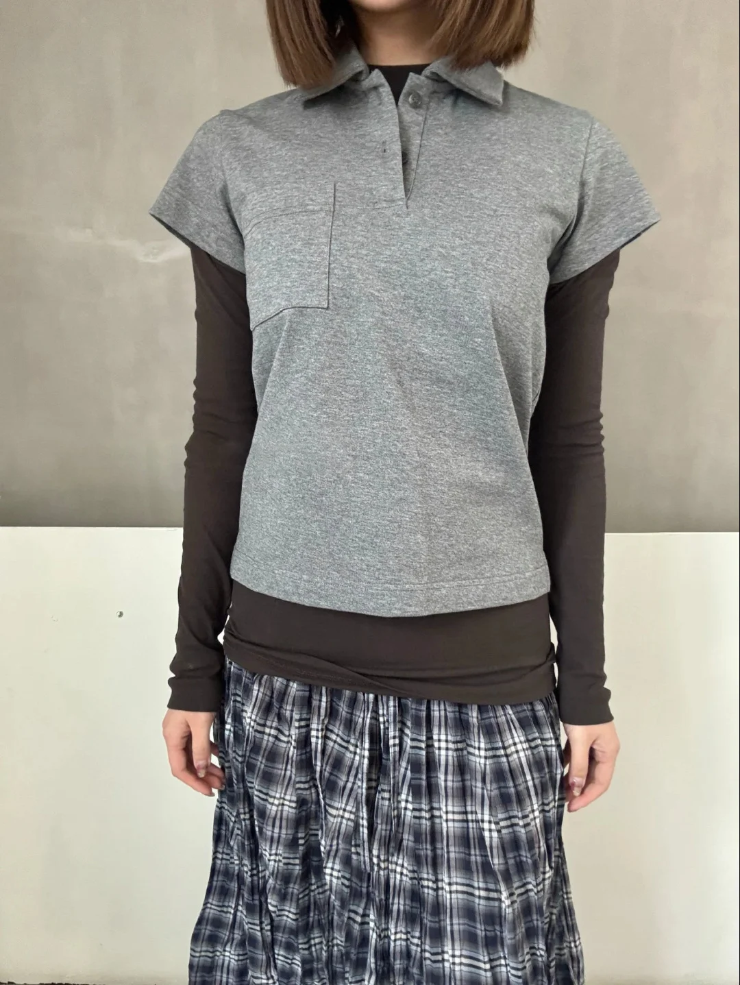 

Polo collar casual versatile short-sleeved T-shirt, simple and elegant gray women's top, new for fall 2025