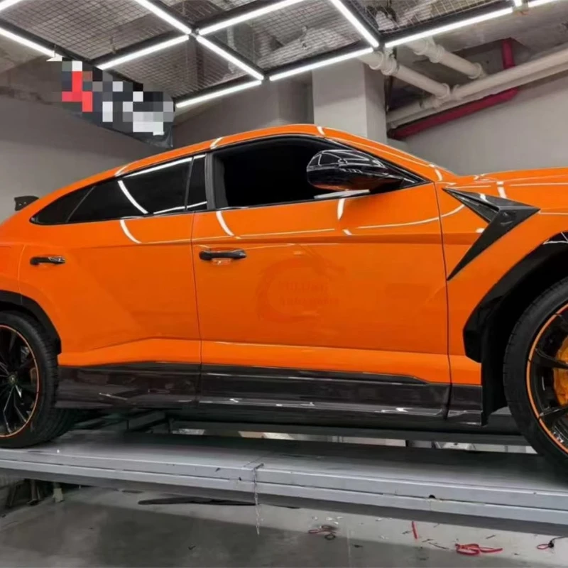 

Стильные карбоновые боковые юбки-спойлеры для Lamborghini URUS S