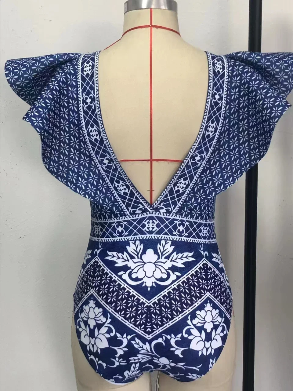 2024 nuevo traje de baño de gama alta diseño de nicho 2 uds estampado Floral volantes adelgazamiento vacaciones Sexy primavera caliente traje de baño de una pieza para mujer