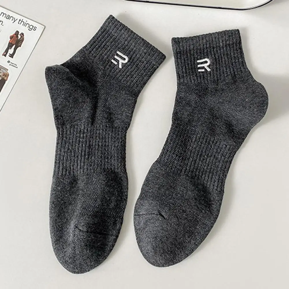 

Sweat-absorbent Socks High Elasticity Anti-slip Men's Cotton Ankle Socks Odor-free Sweat-absorbing Mesh Design for Sports Men