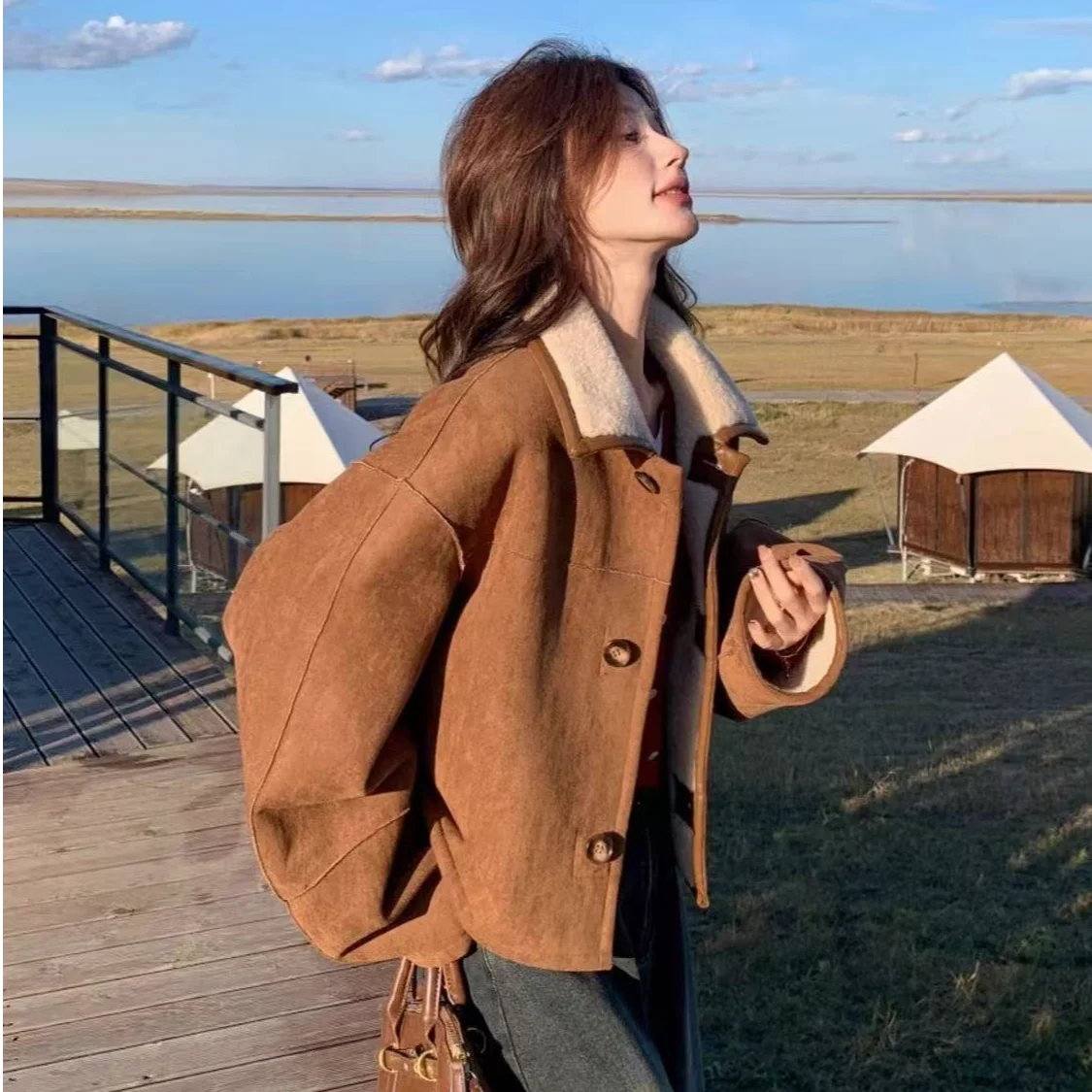 

Двусторонняя женская куртка из искусственной замши, новая модель для осени и зимы, маленький размер, универсальное пальто из искусственного меха ягненка для весны