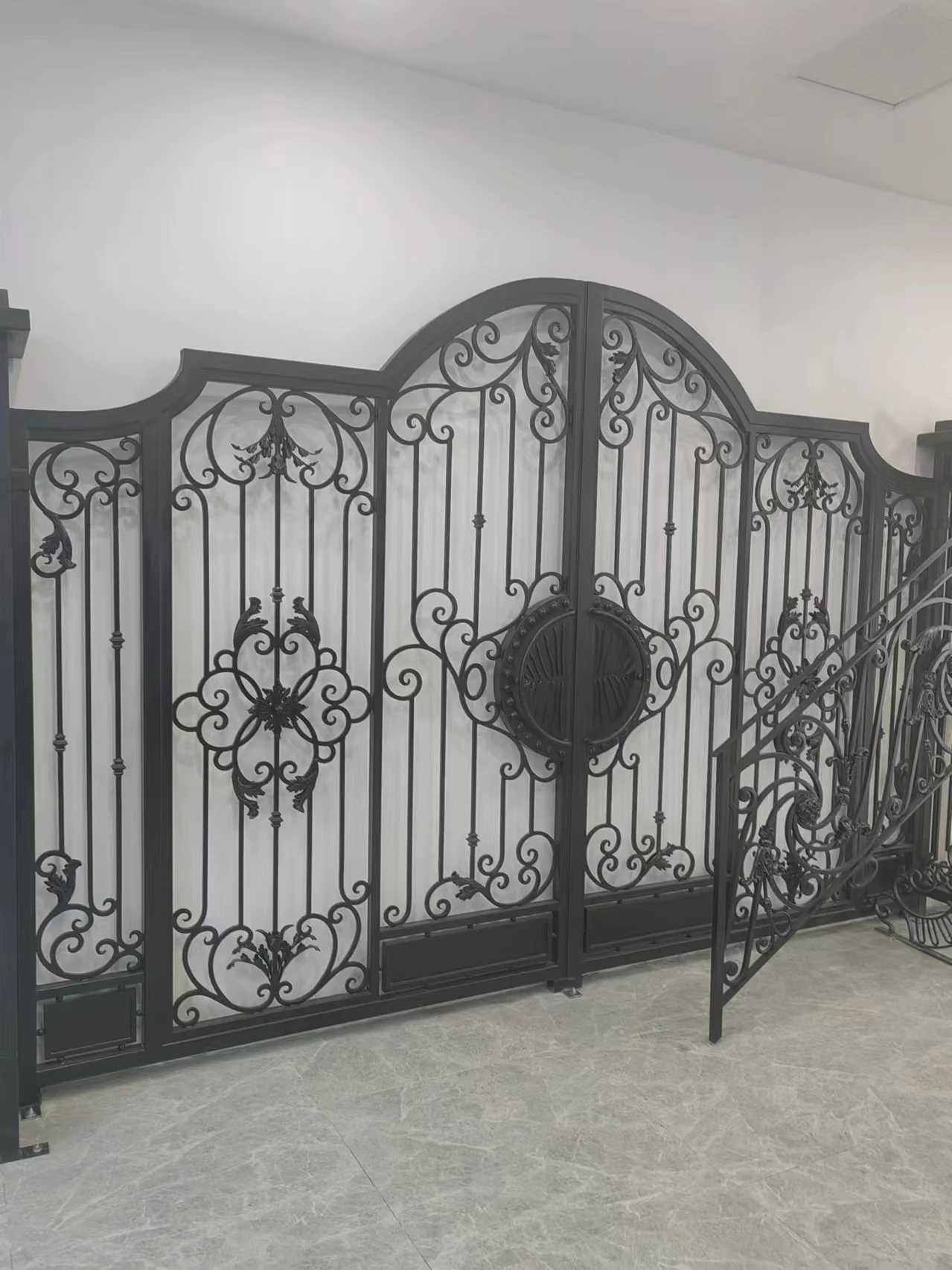 Villa Heavy Duty Privacy Posts Driveway Black Steel/Metal Cast/Wrought Iron Gate for Fence/Main/Security/Entrance/House