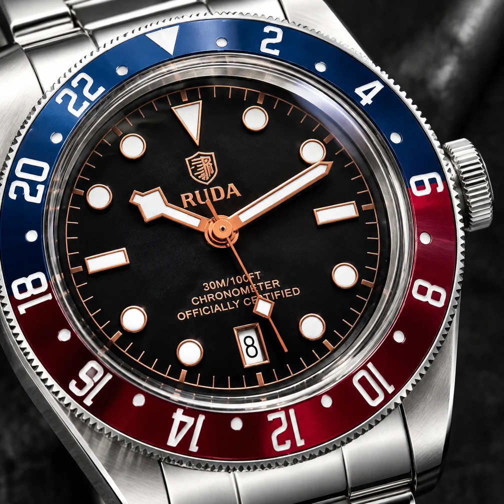 Quartz Watch Quartz Sweep-Second Quartz Movement 43mm Diameter 13mm Thickness Featuring Calendar Function and Rotatable Bezel