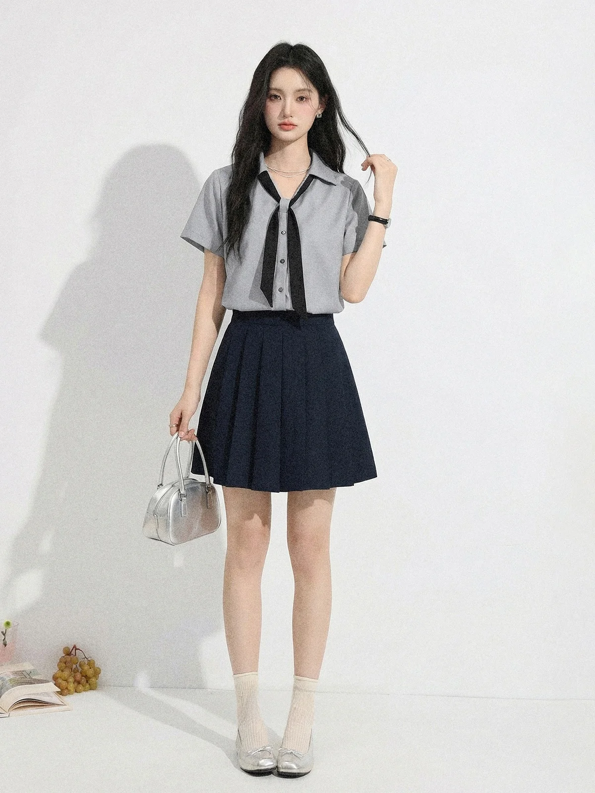 

Серая женская рубашка с V-образным вырезом и коротким рукавом, повседневный дизайн, топ до плеч, в корейском стиле, свободный крой, однотонная, на пуговицах