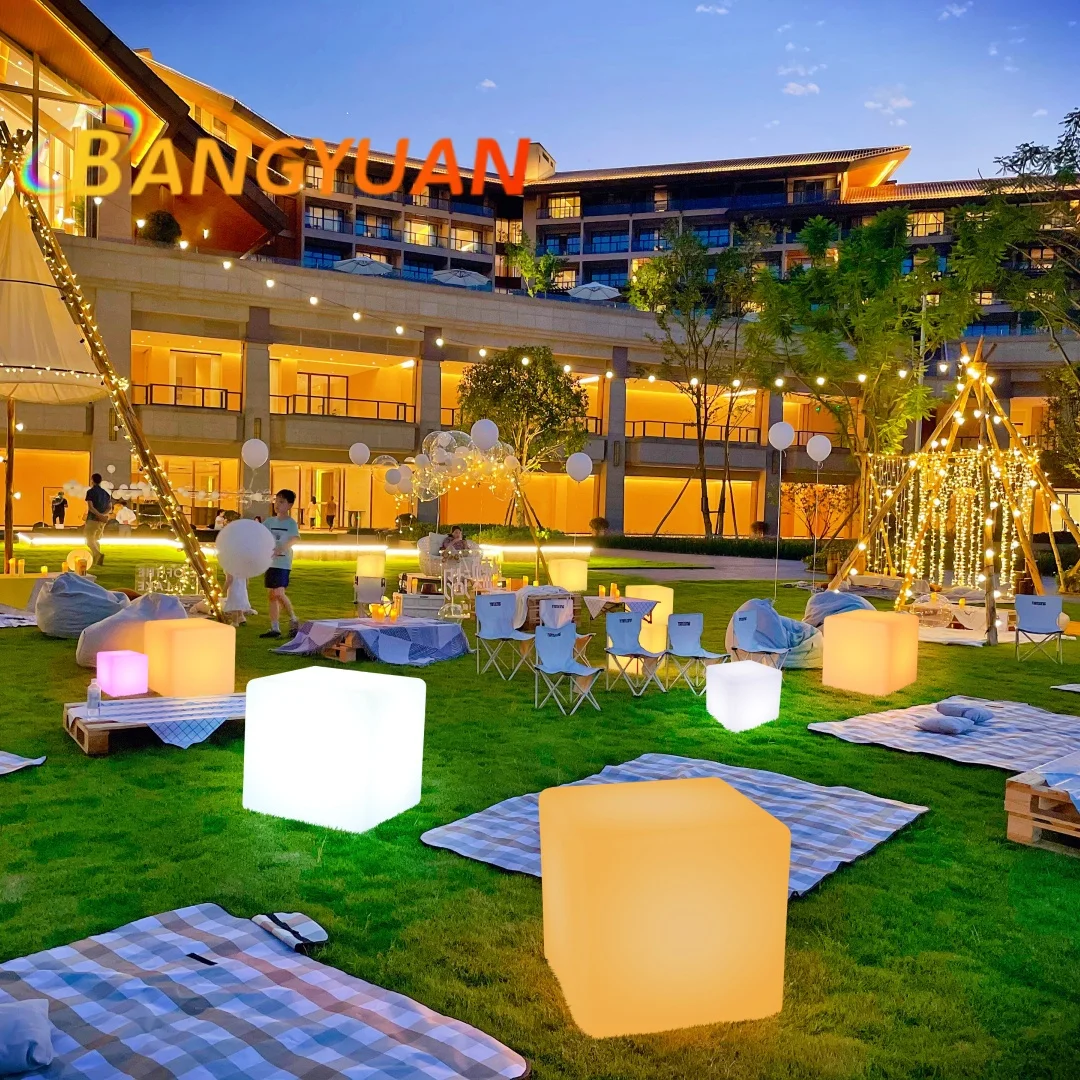 Customized Free Logo  Light LED Cube Night Light with Remote Control Led Cube Light  Cube Led Table Lamp Restaurant Sourcing