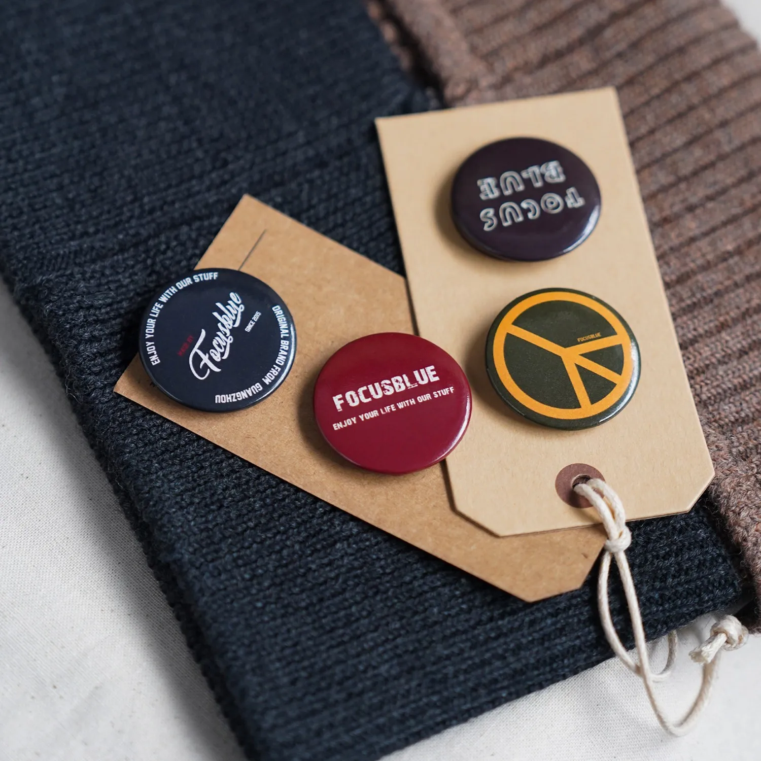 4 Pcs Vintage Pattern Round Badge Set Retro Four-Color Lapel Pins Unisex Metal Brooch for Jackets & Bags Fashion Accessory