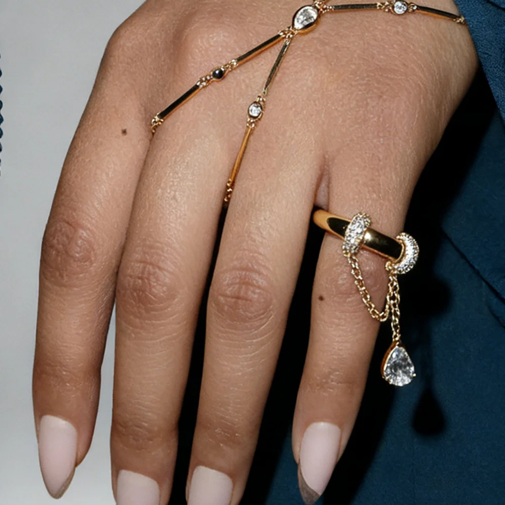Nouvelle bague de doigt en forme de goutte d'eau pour femme, haute qualité, bijoux de fête, zircon cubique scintillant, vente en gros 2026