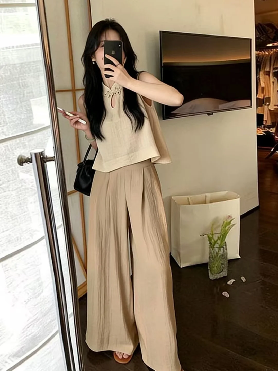 

Новый модный летний комплект 2026: топ без пуговиц в китайском стиле и универсальные длинные брюки для женщин