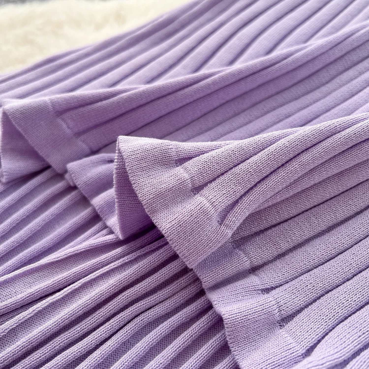 Neues ärmelloses Strick-Unregelmäßiges langes Kleid mit O-Ausschnitt, solides gestreiftes Design, 2025, Sommermode, Grundlagen, Damen, schlankes Sommerkleid