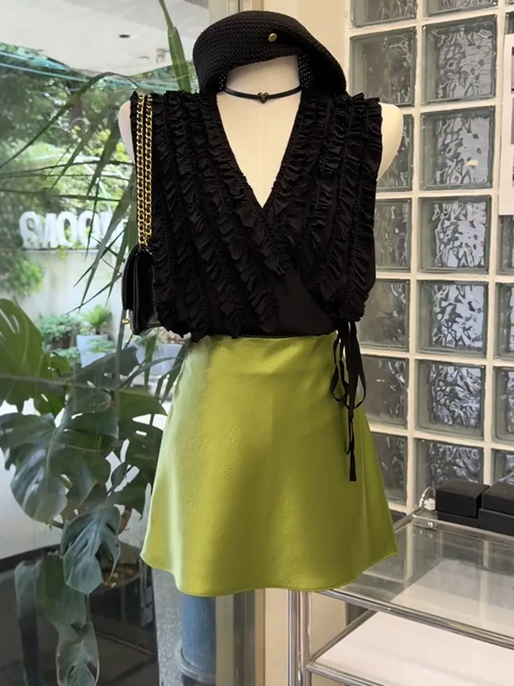 

Retro Chic Sleeveless Vest Top Women's Summer New Green Acetate Satin Half Skirt Two-Piece Set Fashionable Breathable Casual ...