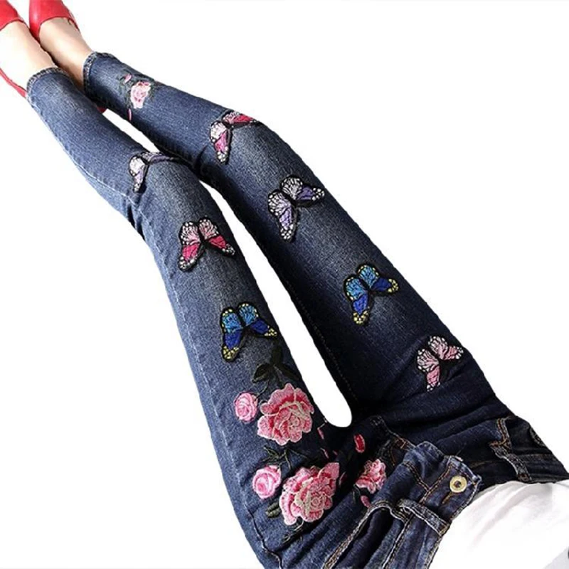 Otoño nuevo estilo mariposa flor bordado Jeans mujer diseño sentido pequeñas piernas cintura alta pantalones largos de moda