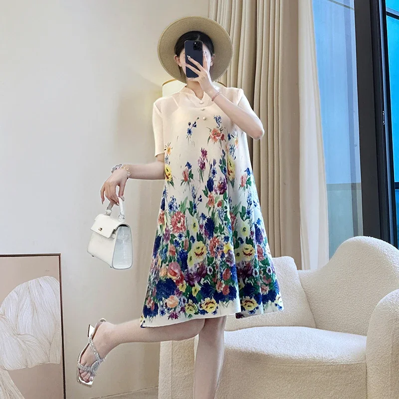 Eleganckie, elastyczne, luźne sukienki damskie z krótkim rękawem, modne, codzienne, o średniej długości, Miyake z dekoltem w serek, plisowana sukienka z nadrukiem, lato 2025