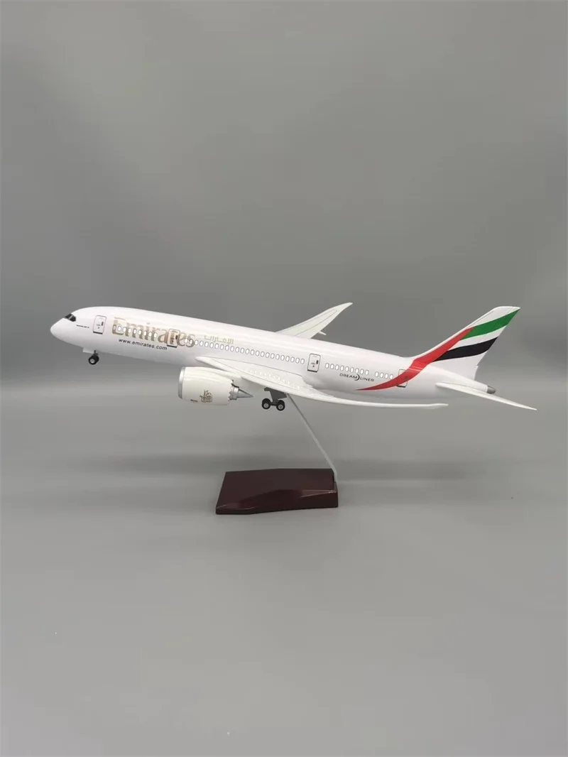 

2024 New 1/160 Scale Diecast Model Emirates B787 Airways Resin Airplane With Light And Wheels Toy Airline Collection Display Fan