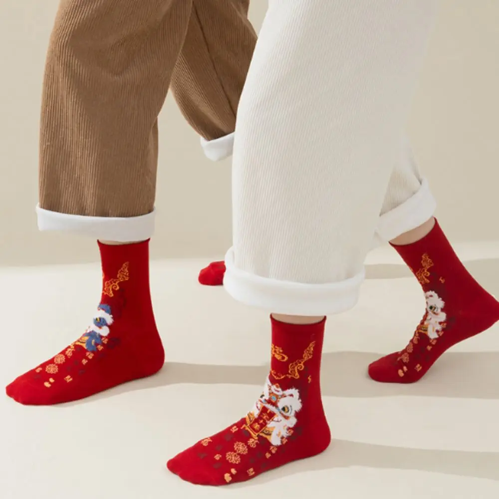 الطابق جورب القطن السنة الجديدة الجوارب الحمراء أفخم زوجين الأسد الرقص الجوارب الحمراء مضحك منتصف أنبوب حسن الحظ الجوارب الدافئة