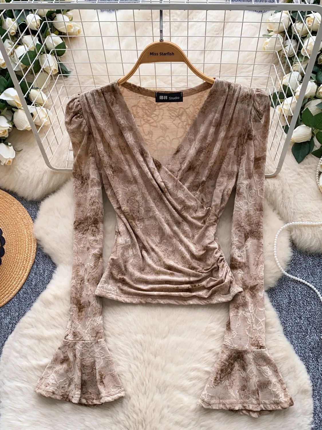 Slim Fit V-Ne Bell Sve irt Mujer Base irt Diseño cruzado Faionable Otoño Todo fósforo Top con efecto adelgazante Camiseta francesa Sle