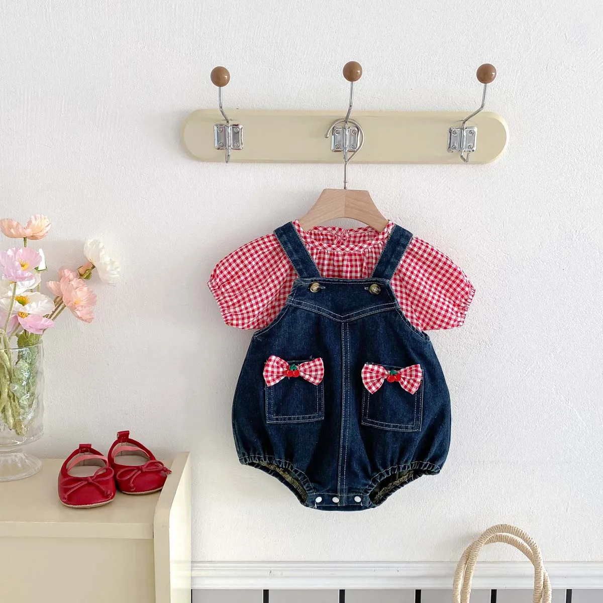 

Korean summer baby girl cute plaid bow Denim suspenders with plaid jacket, very suitable for going out to wear, jacket and pants