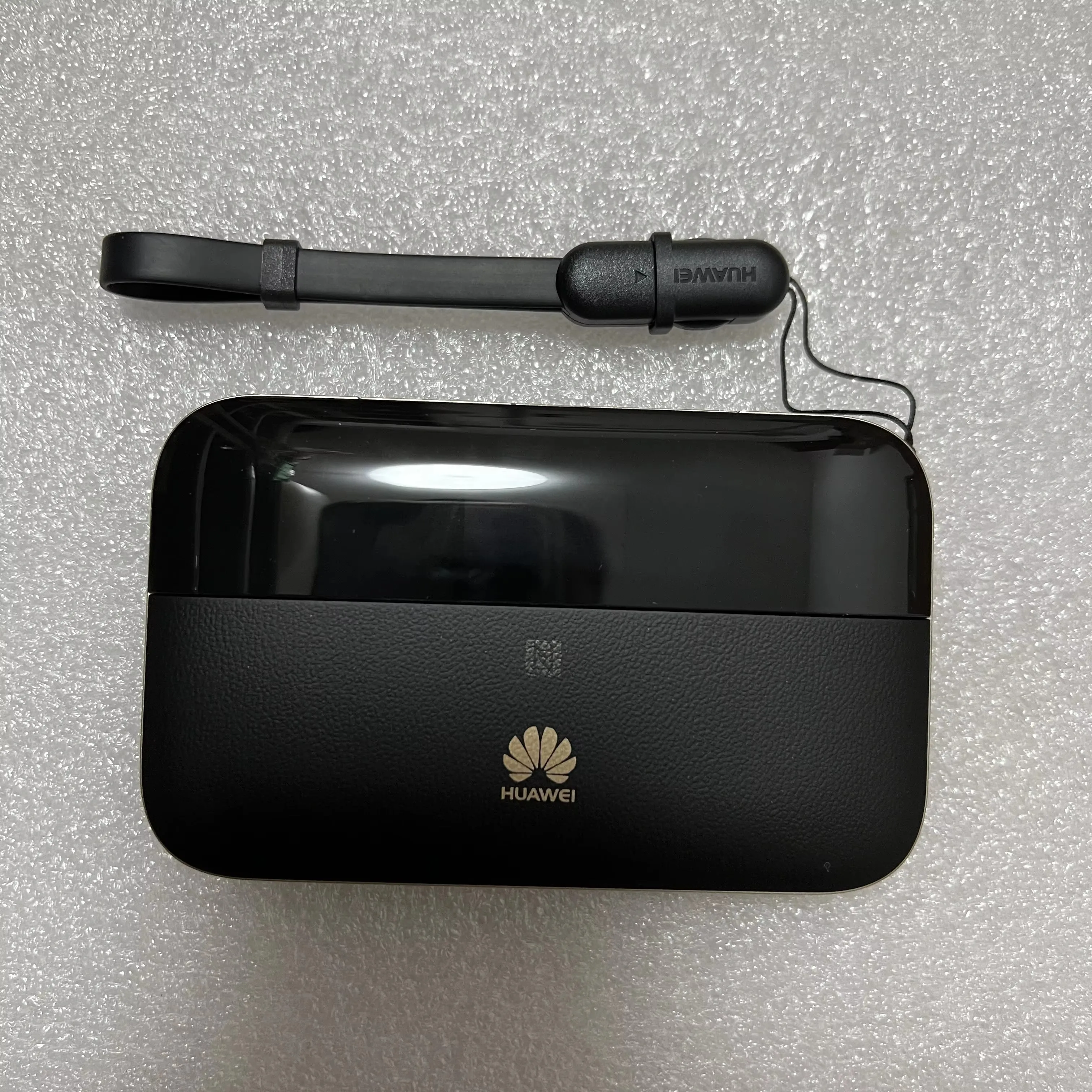NEW Huawei E5885 Mobile WiFi Pro 2 E5885ls-93a Cat6 300 Mbps