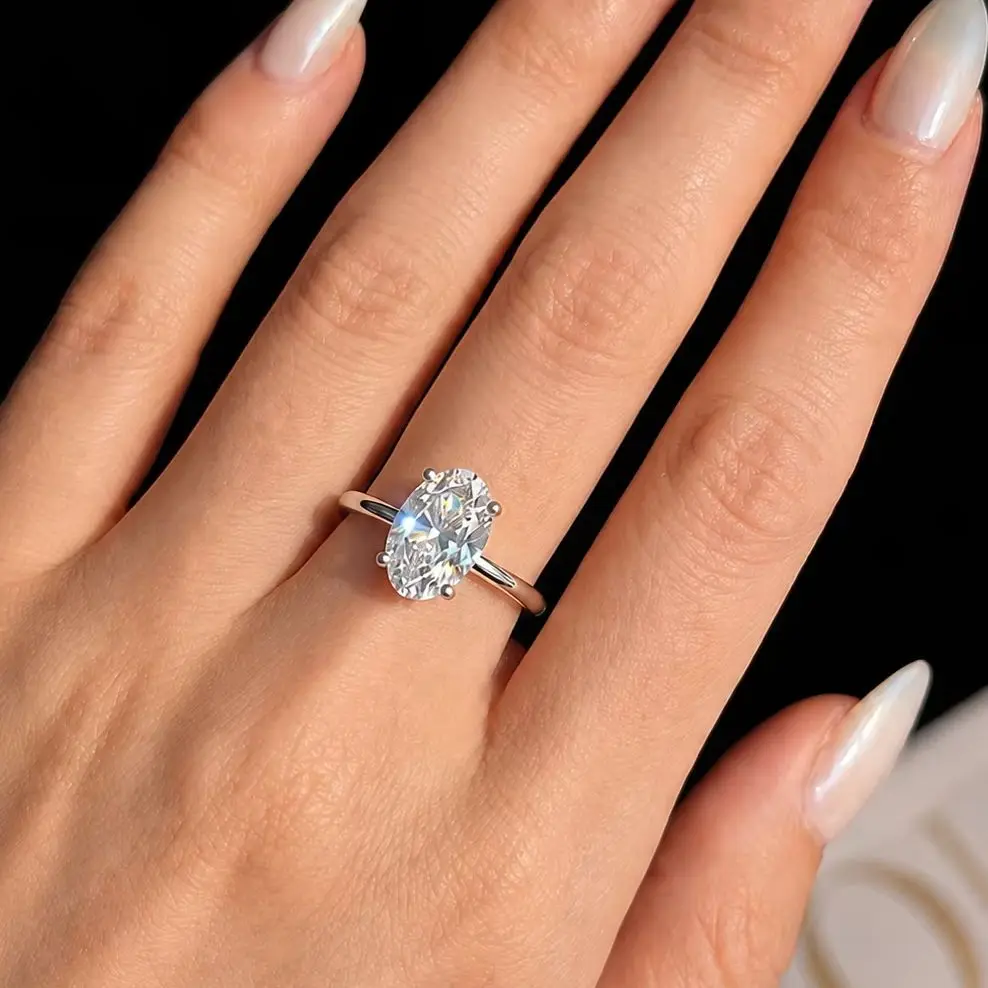 A 2-Carat Oval Moissanite Ring in 925 Sterling Silver, Unisex, Suitable as A Gift for Parties and Events.