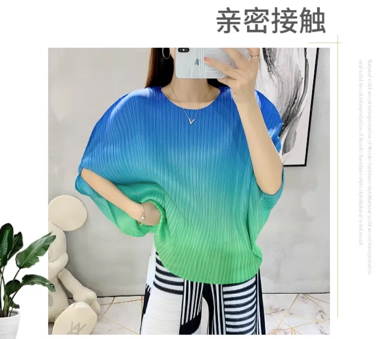 HOT SELLING  Miyake  fashion pleated  o-neck loose batwing sleeve Gradient T-shirt  IN STOCK