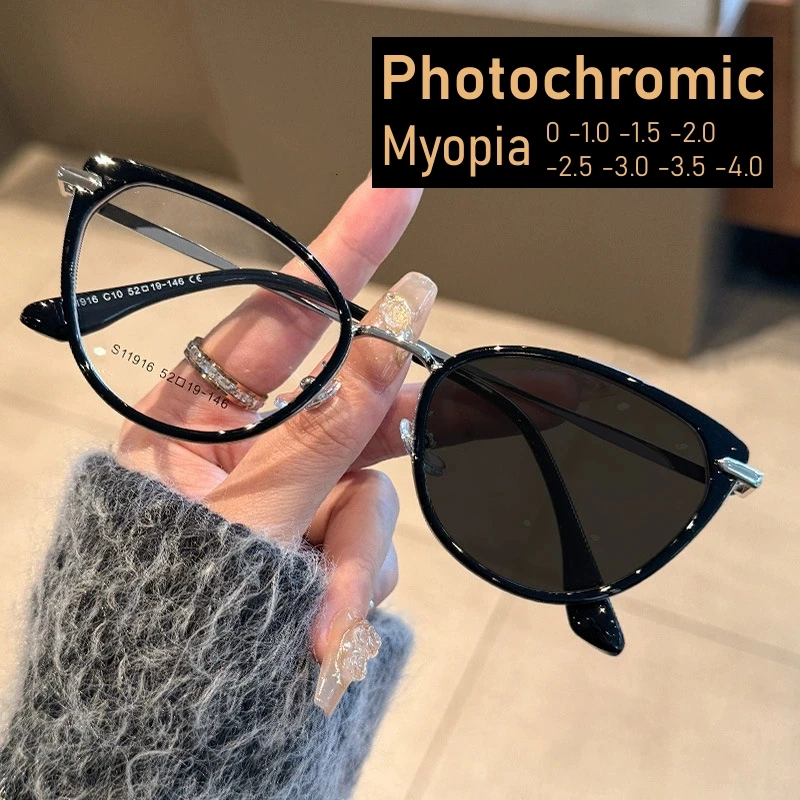 

2026 Fashion Cat Eye Photochromic Myopia Glasses for Women Outdoor Color Changing UV Protection Sunglasses Near Sight Eyeglasses