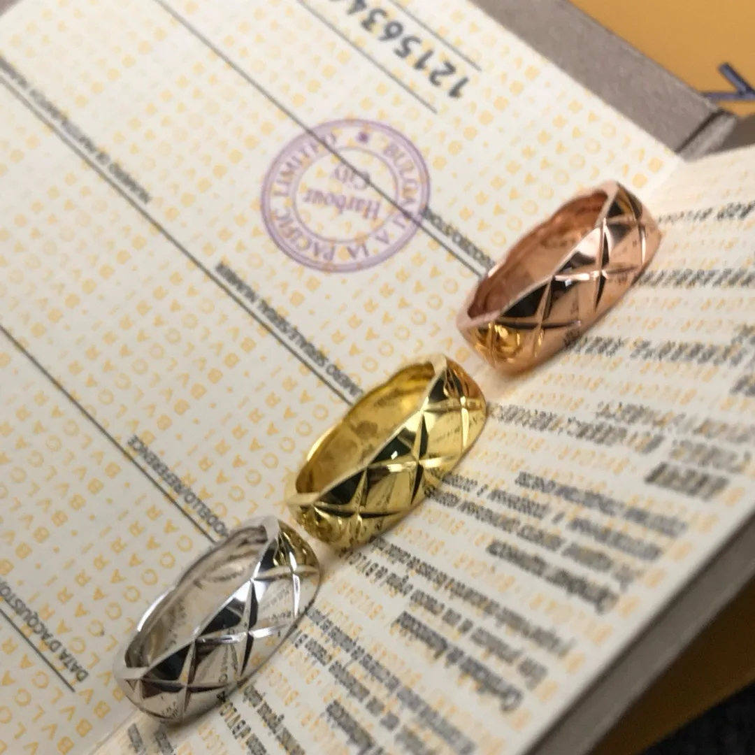 

The 2025 new high-version Xiaoxiangjia diamond-shaped narrow high-version ring for couples is fashionable, versatile and exudes