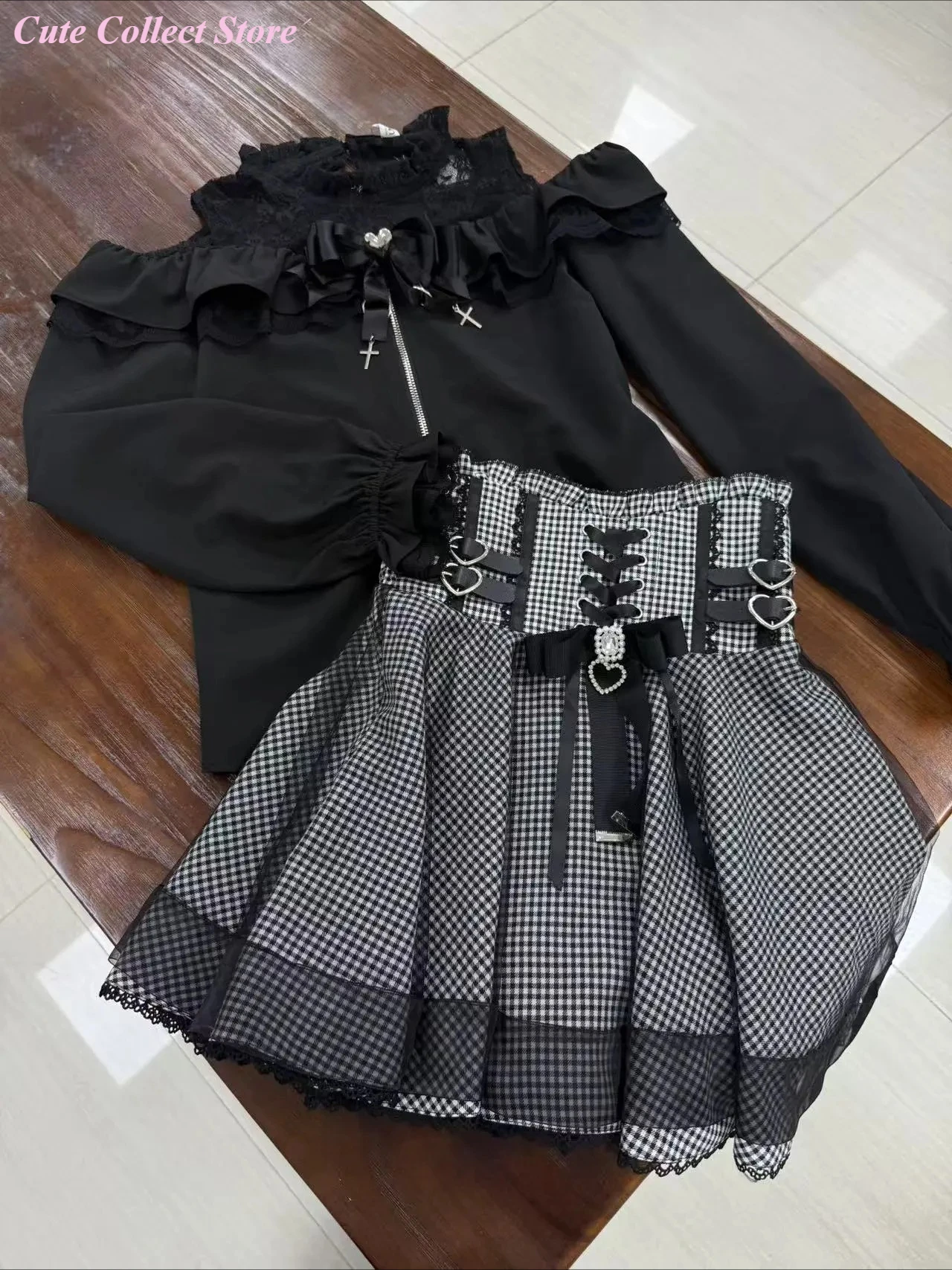 

Японский милый готический комплект из 2 предметов с открытыми плечами, женская блузка с кружевным бантом и длинным рукавом, сетчатая юбка трапециевидной формы с высокой талией, кавайный праздничный костюм