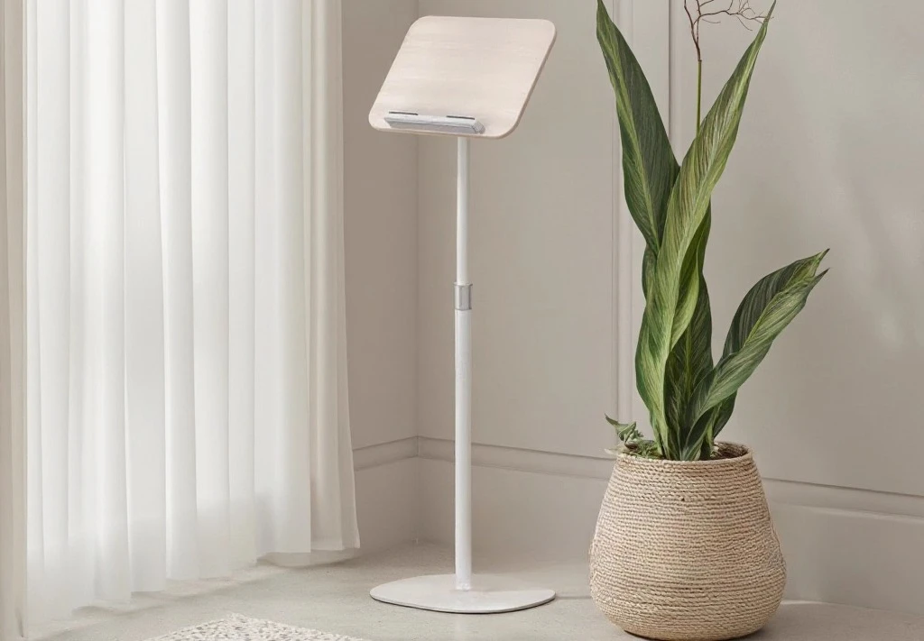 

Solid wood floor-to-ceiling reading bracket can be lifted and adjusted to see the bookshelf