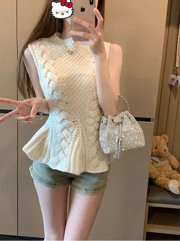

Khaki Sleeveless Knitted Vest Women's Summer Unique Design Slim Fit Short Base Shirt Korean Style round Neck No Sleeve Inner ...