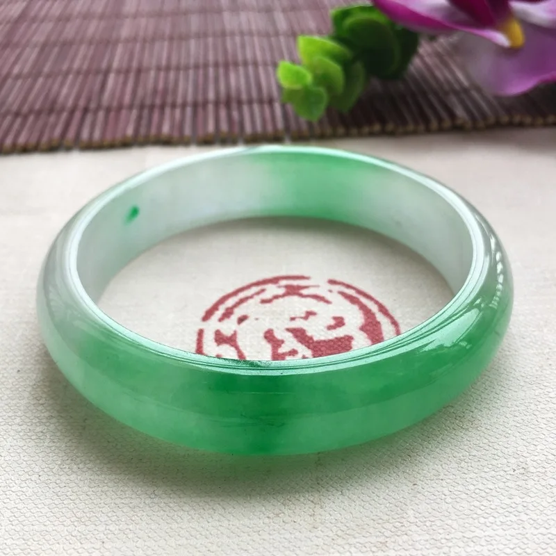 Myanmar Jade Women's Floating Flower Royal Concubine Bracelet Light Ice Waxy Kinds White Background Green J