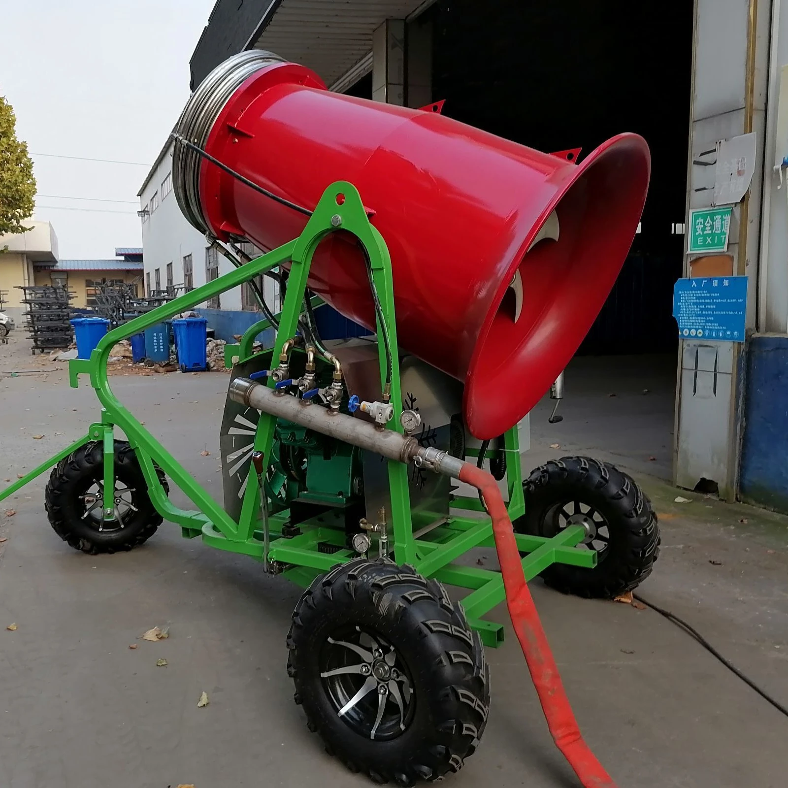 

Outdoor Ski Equipment Automatic Snow Making Machine with Motor for Artificial Snowfall