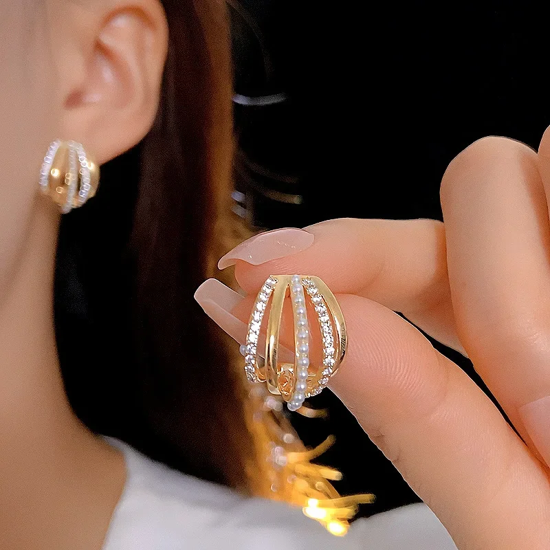 Exquisite and Luxurious Multi-layer Zircon Pearl Cold Style Fashionable and High-end Earrings for Women Jewelry.