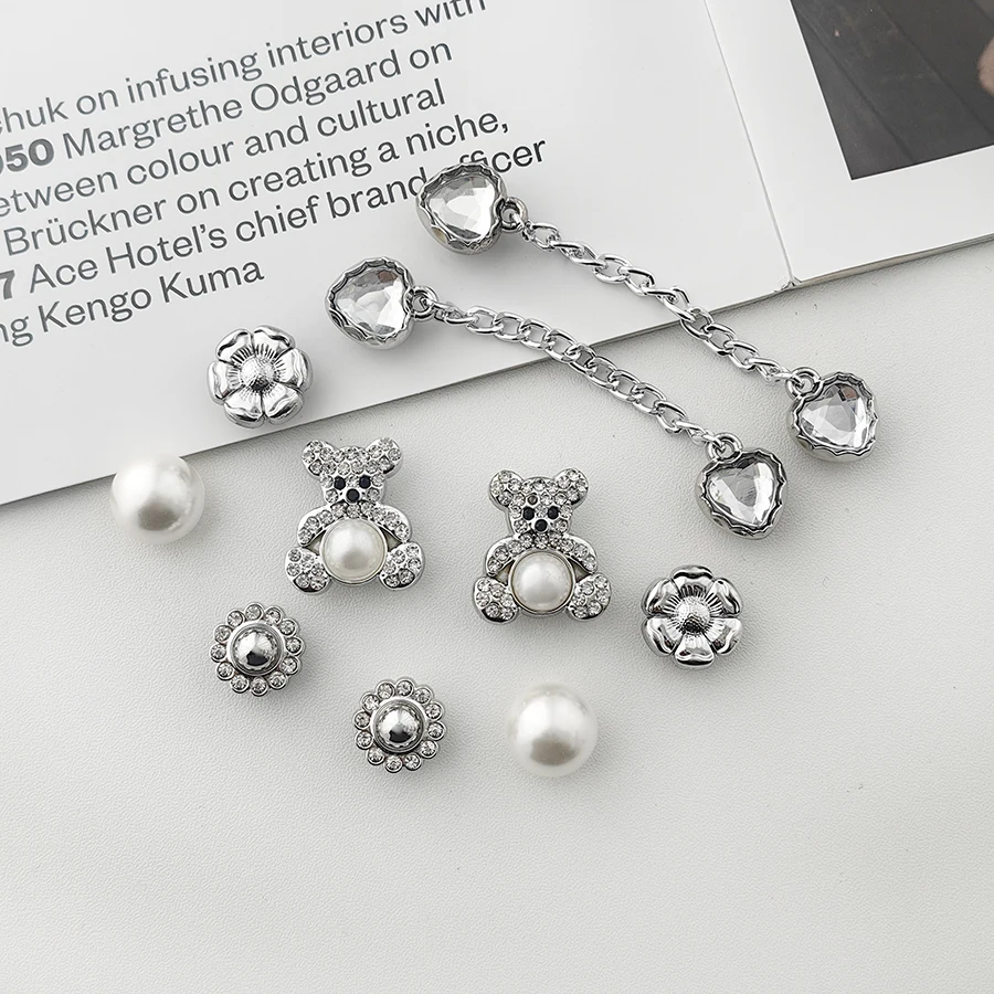 

10pcs Silvery Faux Diamond Chain Bear Flower Detachable Charms Pins Suitable For Clogs Sandals Bogg Bear Bag Party Gift Girls