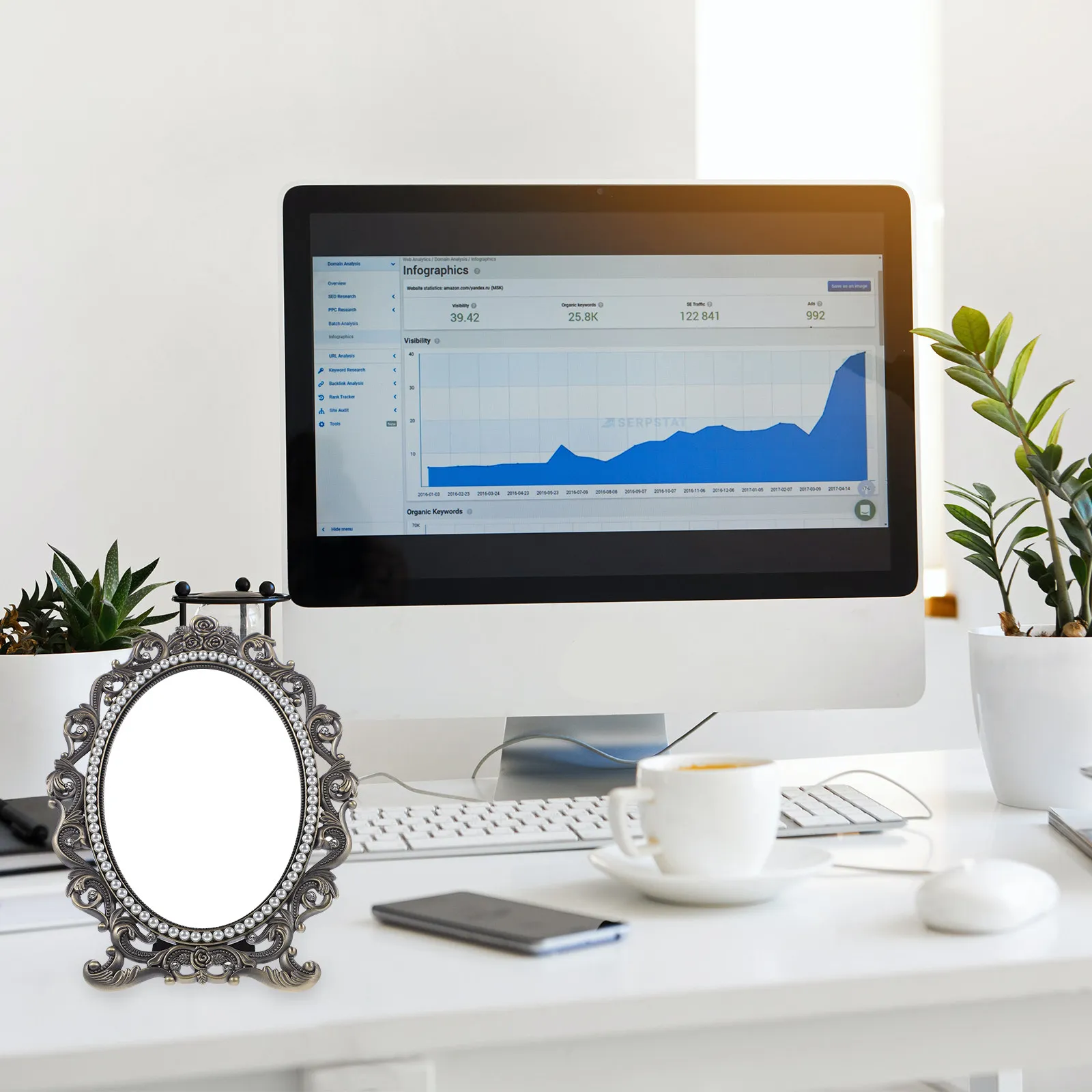 

Винтажное зеркало для макияжа с жемчужным декором, настольное, для туалетного столика, для женщин, изящное, элегантное, для бритья и ухода