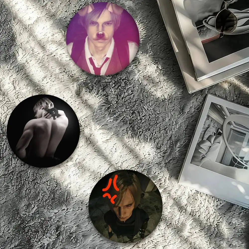 COOL Leon Kennedy  Anime Creative Tinplate Soft Button Pins Animal Icon Brooch Lapel Backpack Badge Accessories Pin