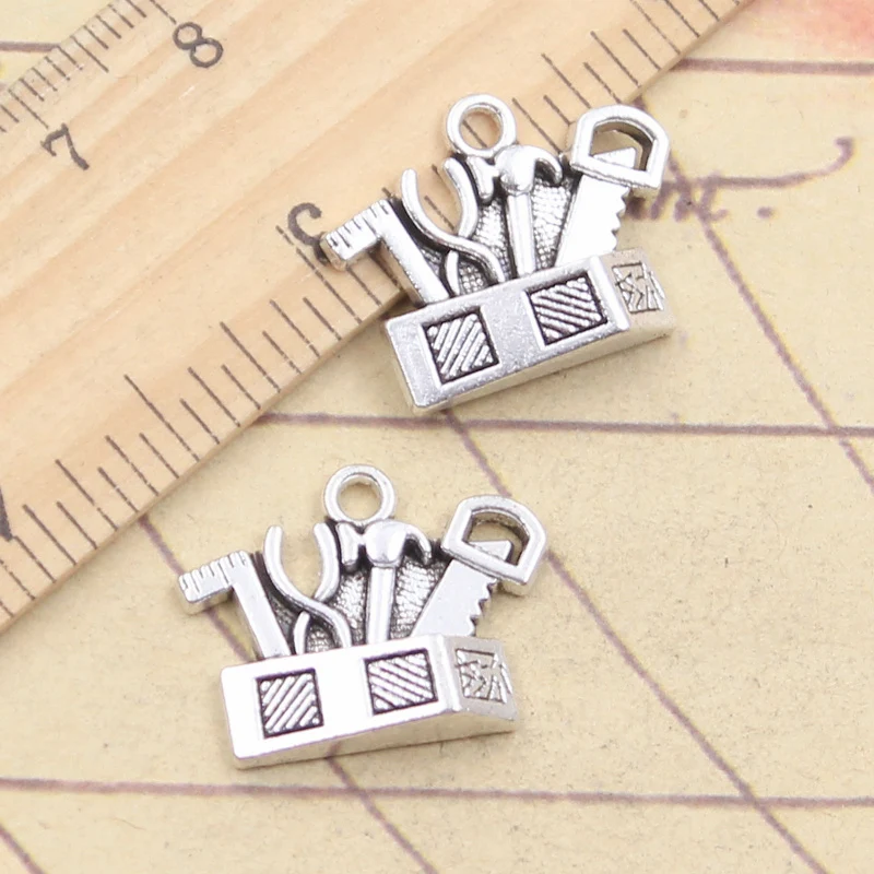10 sztuk Charms skrzynka narzędziowa narzędzia młotek piła imadło 17x22mm tybetański kolor srebrny wisiorki antyczne tworzenie biżuterii DIY Handmade Craft